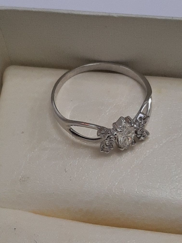 Кольцо с бриллиантами 0.51  ct. Белое золото.