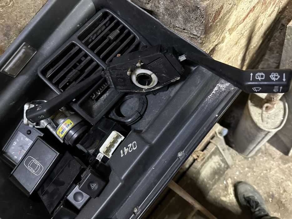 Бардачек , замок зажигания , бортовой компьютер ваз 2110