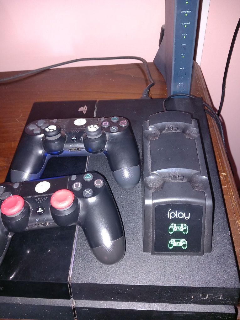 Consola PS4 com comandos