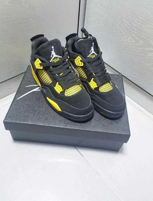 Buty meskie Jordan_4_Retro_Thunder R.38