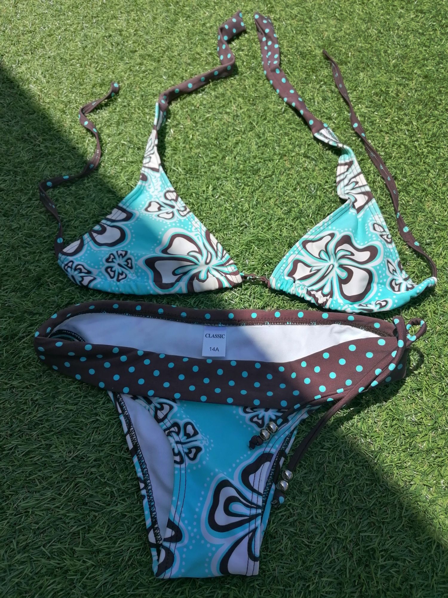 Bikinis iguais Rosa e azul