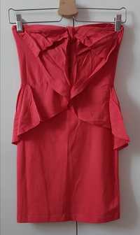 Czerwona sukienka kokarda i baskinka