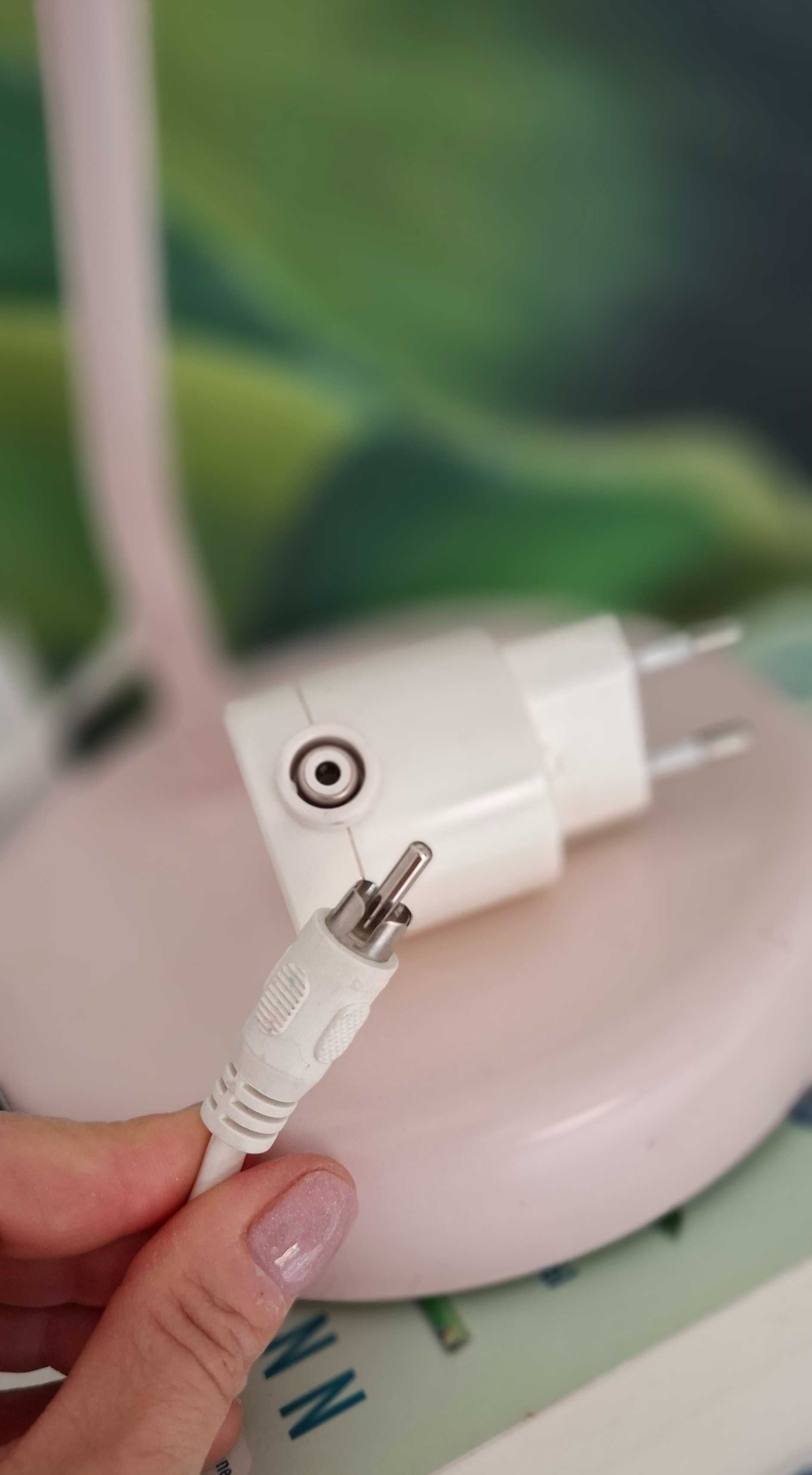 Dziecięca lampka biurkowa z zabezpieczeniem przed dotknięciem żarówki