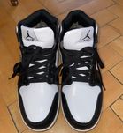 NIKE Air Jordan 1