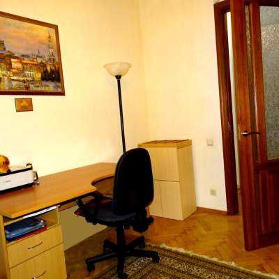 сдам большую современную 3-к. квартиру Печерск метро Арсенальная 3 мин