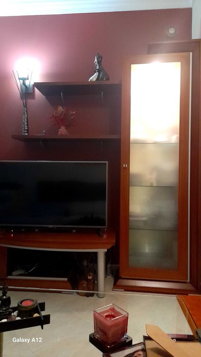 Móvel TV e Parteleiras em cerejeira