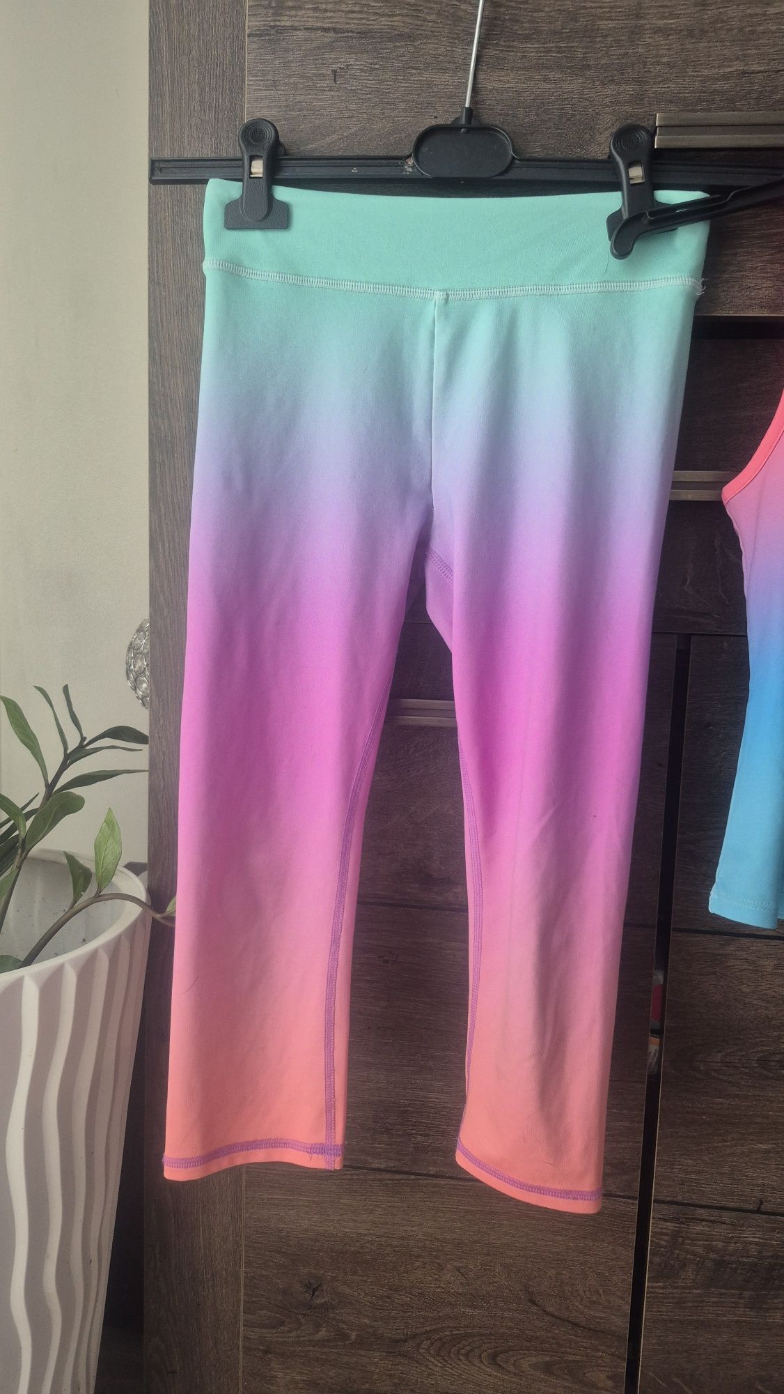 Strój do ćwiczeń dla dziewczynki top i legginsy H&M r. 134/140