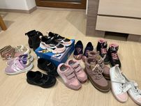 Buty dla  dziewczynki rozmaiar okolo 33