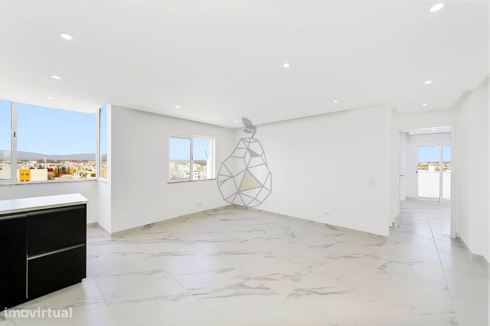 Apartamento T2 Renovado na Av. 25 de Abril em Portimão