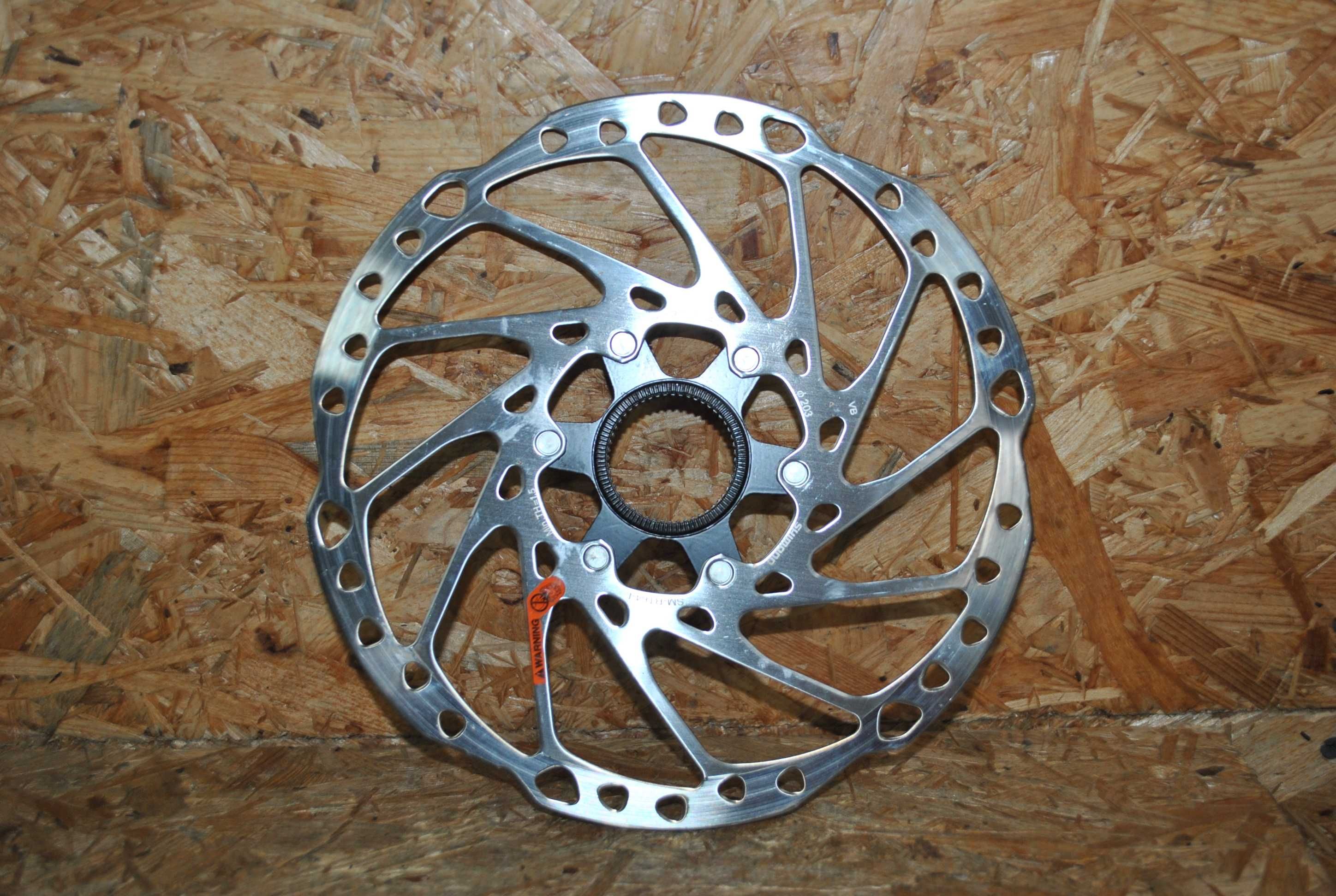 Tarcza hamulcowa Shimano SM-RT64-L CENTER LOCK 203 mm