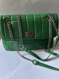 Гарна зелена сумка