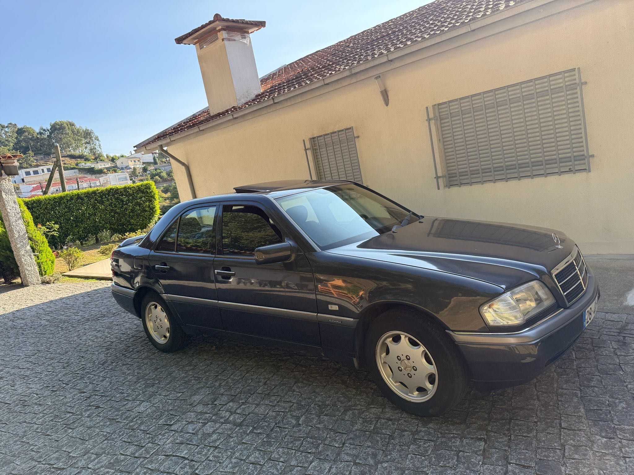Mercedes-Benz 220