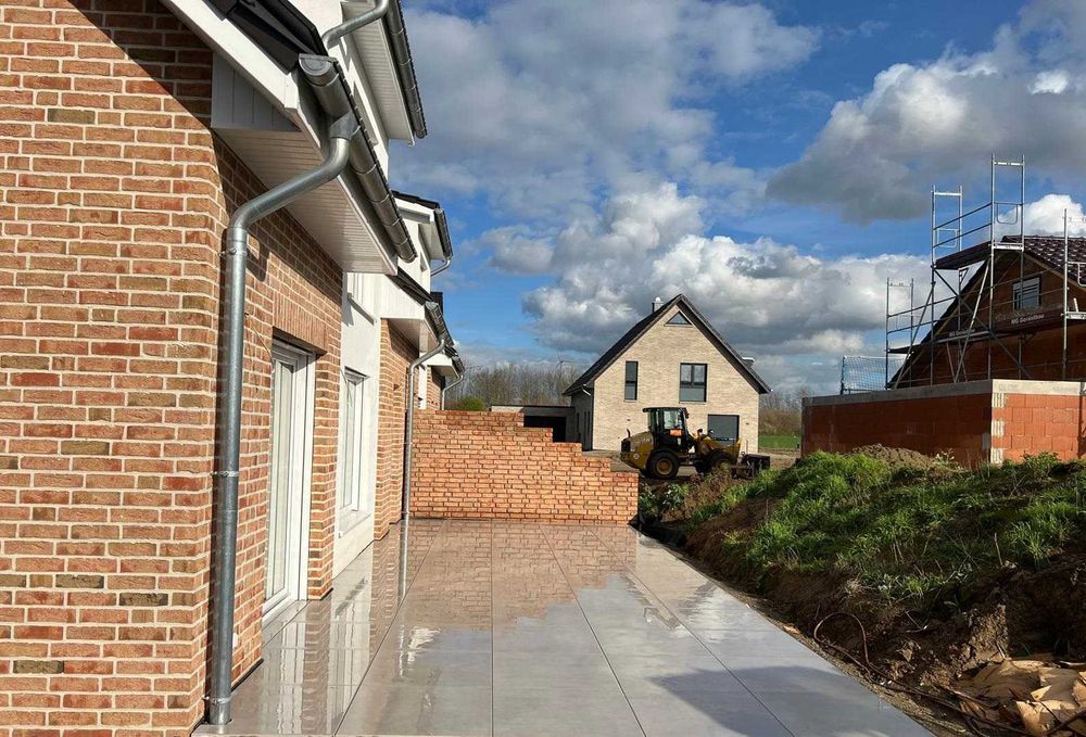 Prace ziemne, układanie polbruku, ogrodzenia