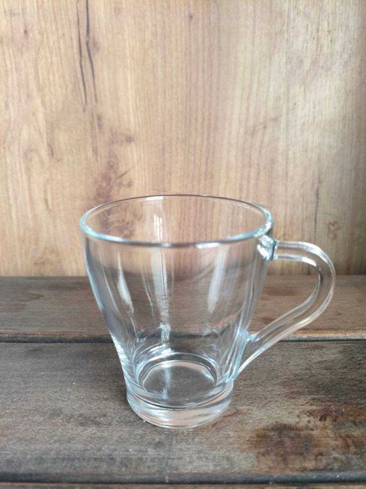 Посуд для кафе. В наявності тарілки пласкі