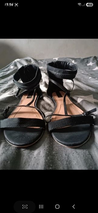 Czarne sandałki i