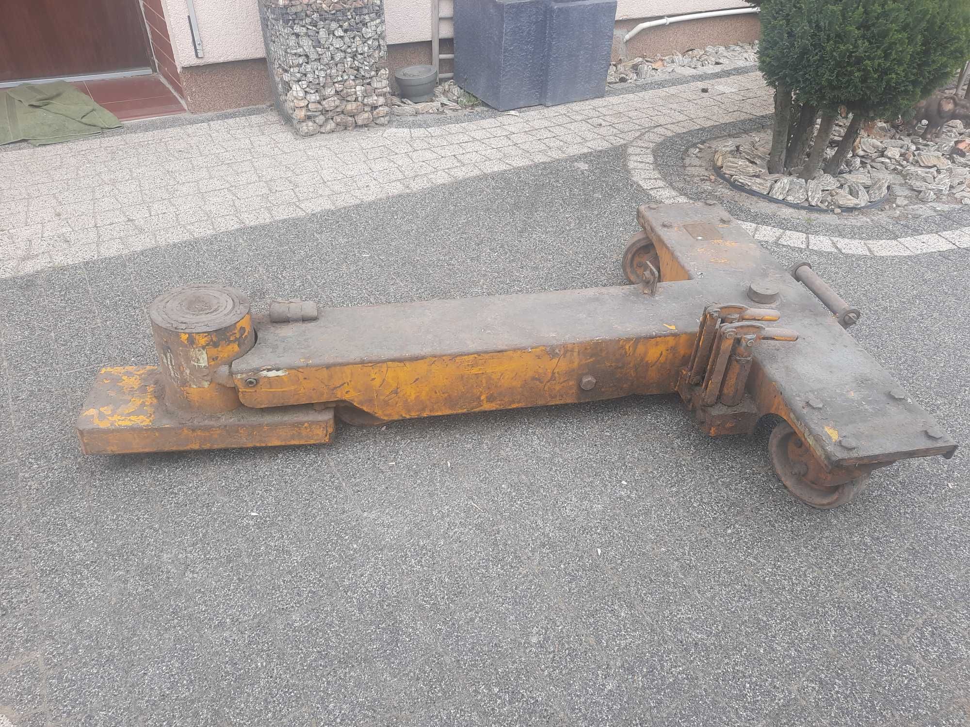 Podnośnik do samolotow ciezarowek  tirow autobusow