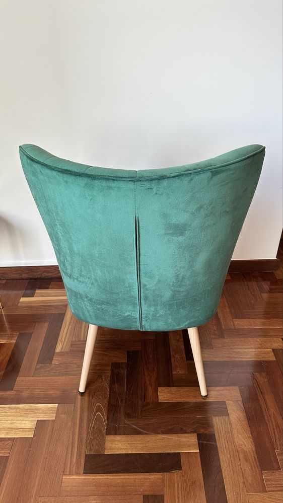 Cadeirão verde em veludo
