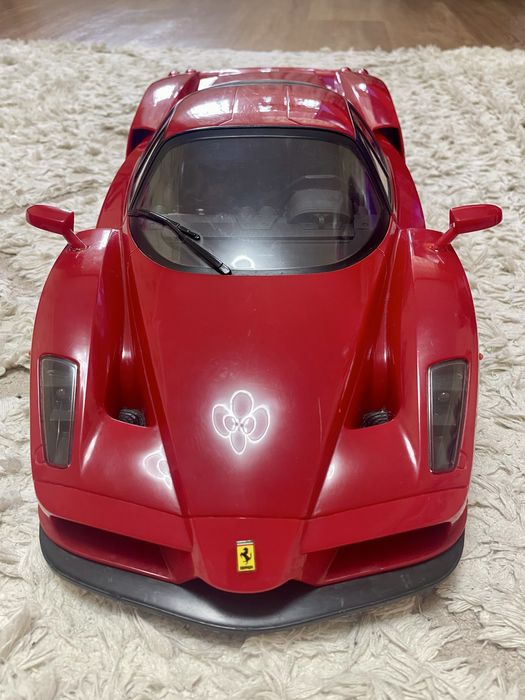 Машинка на радіоуправлінні Ferrari