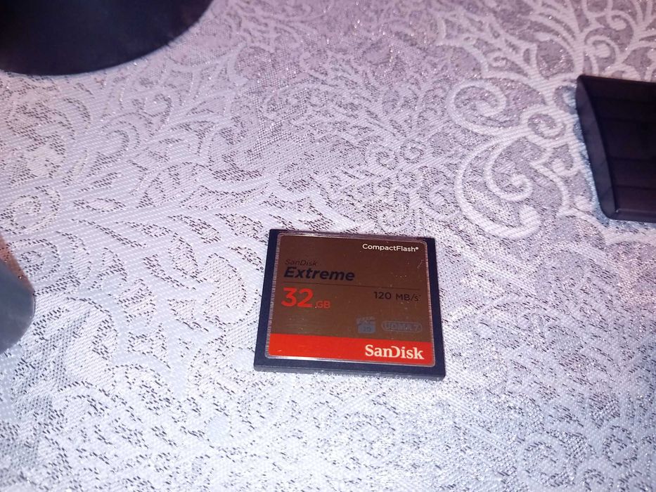 Canon eos-1 mark iv 4 24-105 f/4 L USM IS II