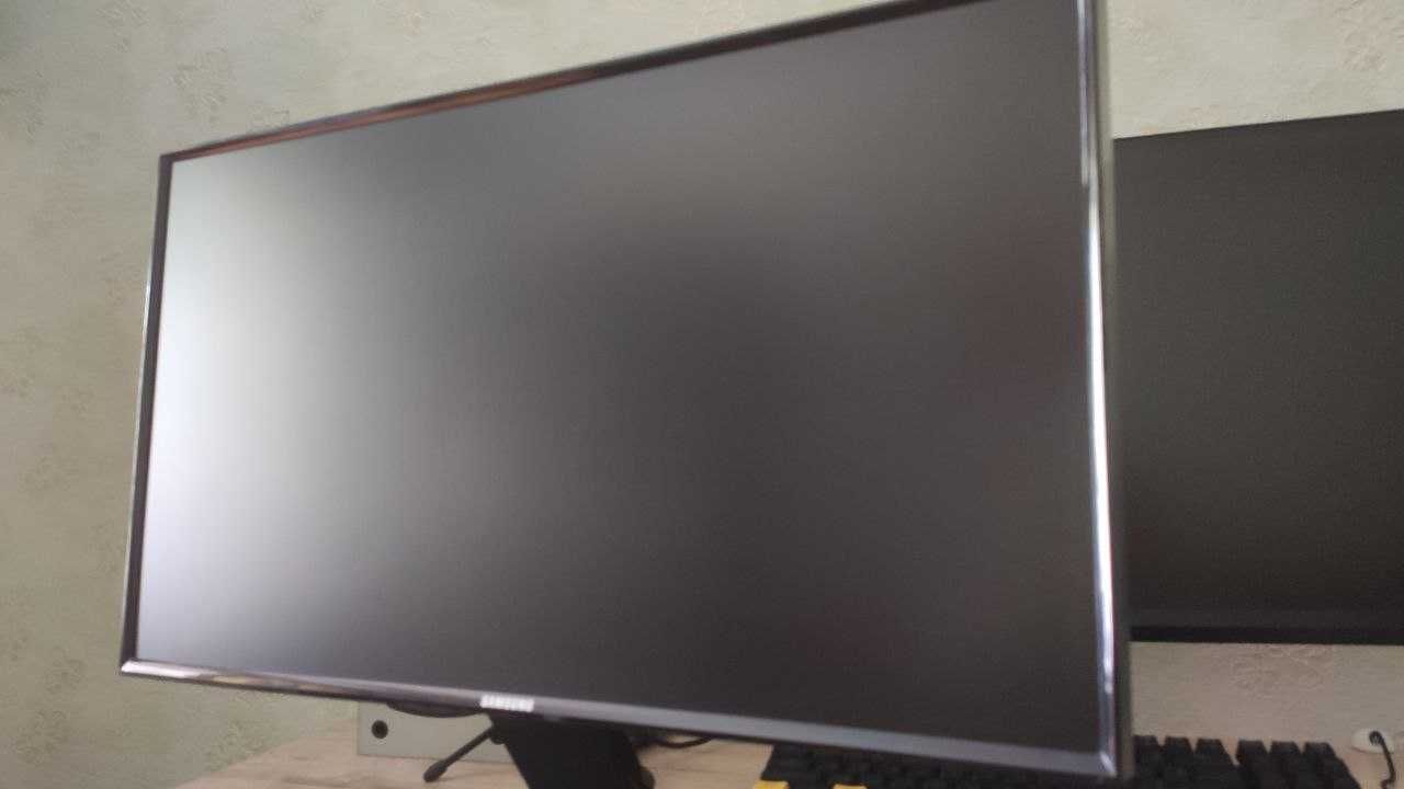 Монiтор Samsung S24D590L