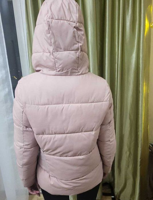 Жіноча коротка зимова куртка з капюшоном | Розмір S