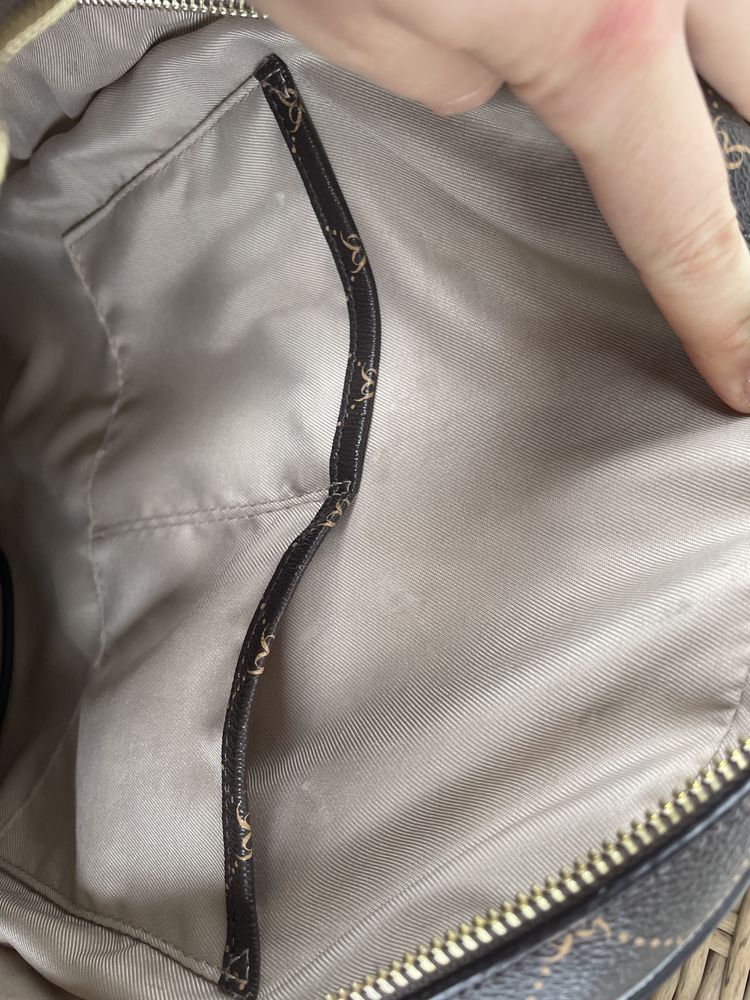 Nine West plecak monogram mieści A4 przegroda na laptopa