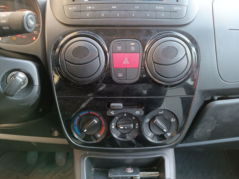 Fiat Qubo Fiorino - Panel nawiewu kratki Czarny połysk Piano black