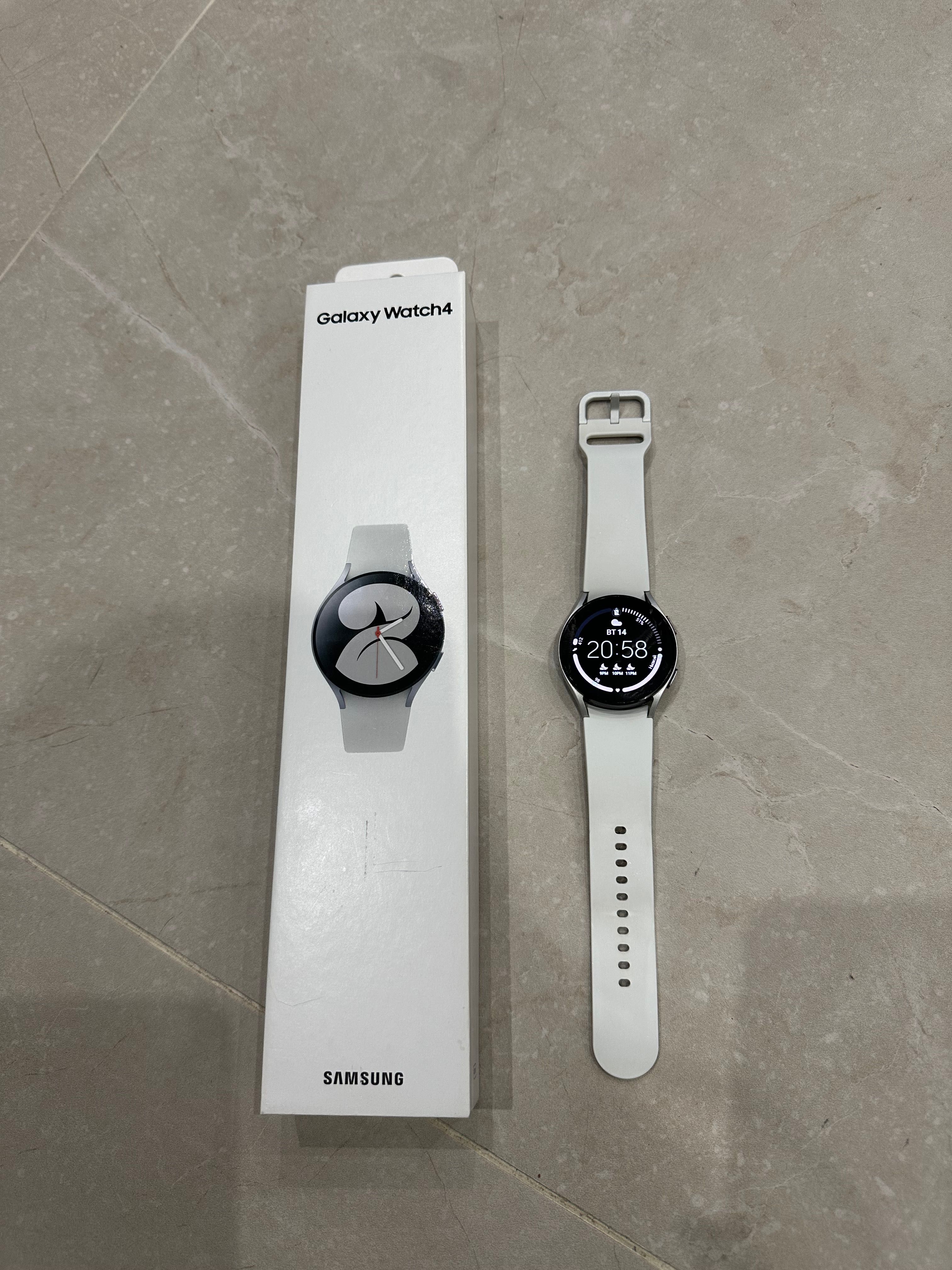 Galaxy Watch 4 Samsung білі