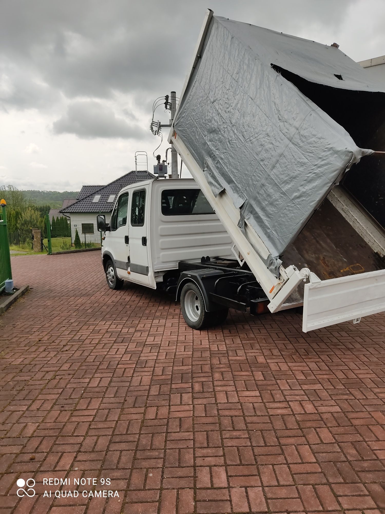 Iveco Daily 35C11 2.8 na linkę 110 KM wywrotka kiper 7 osób