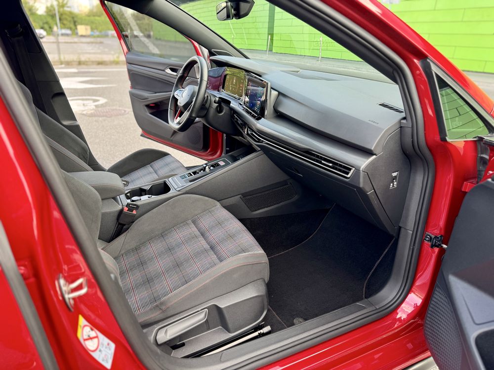 Volkswagen Golf GTI Official