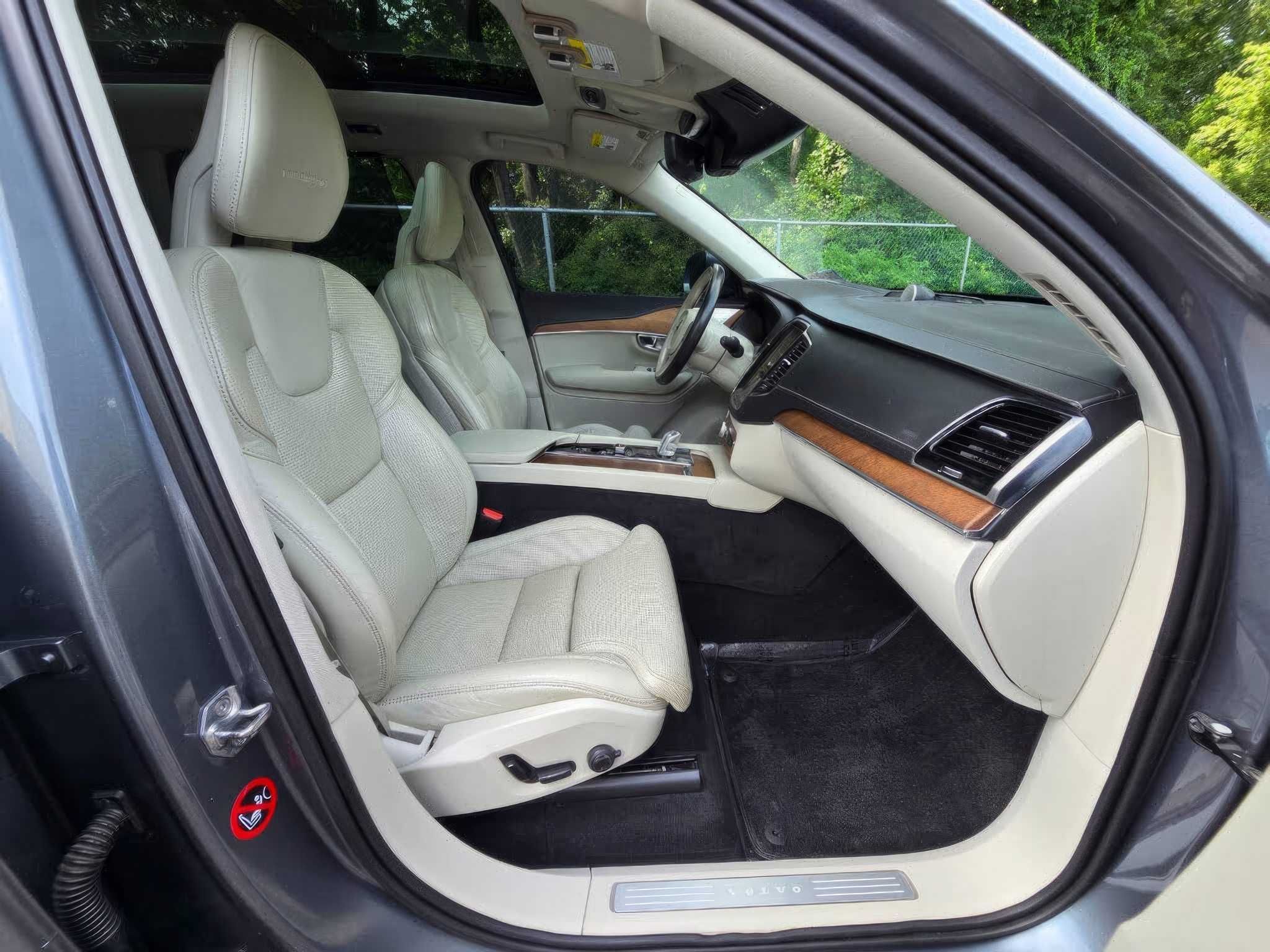 2017  Volvo  XC90