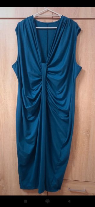 Morska suknia na dużą Panią