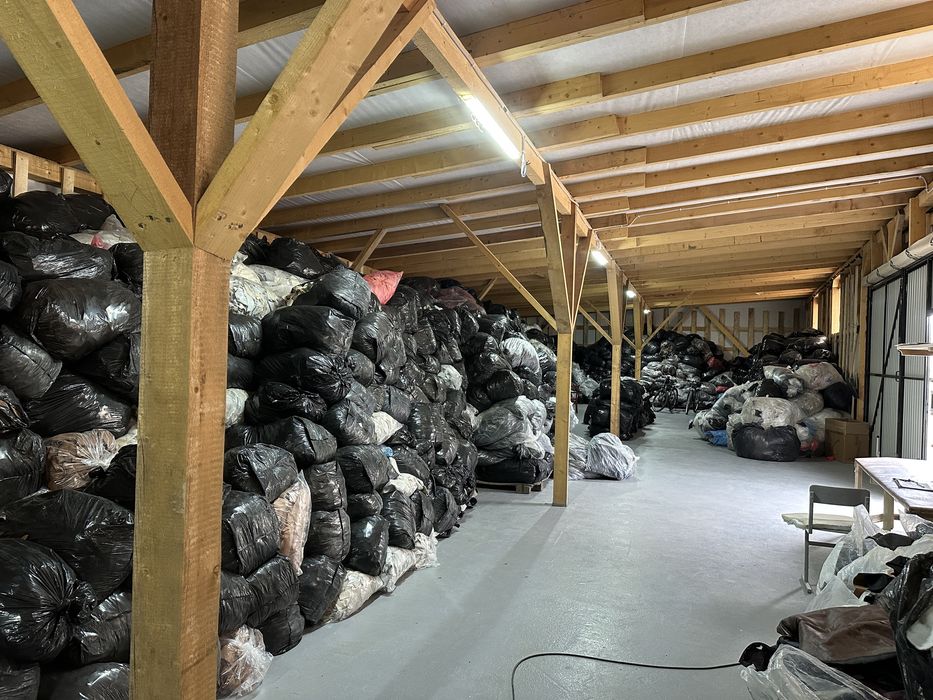 Шкіра натуральна меблева великим оптом.Шматки,відрізи меблевої шкіри.