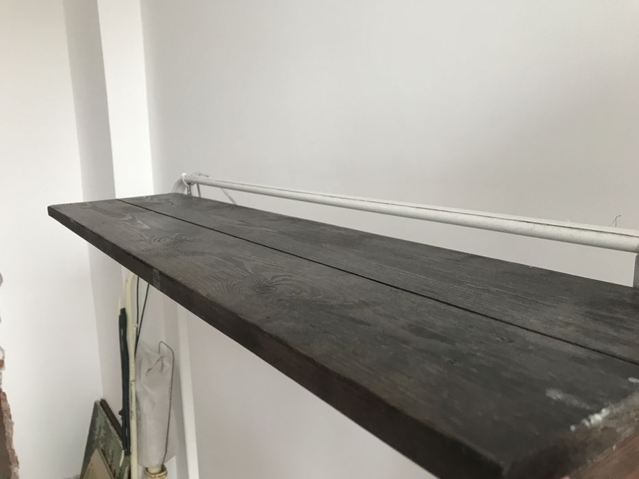 Drewniana półka rustykalna szczotkowana