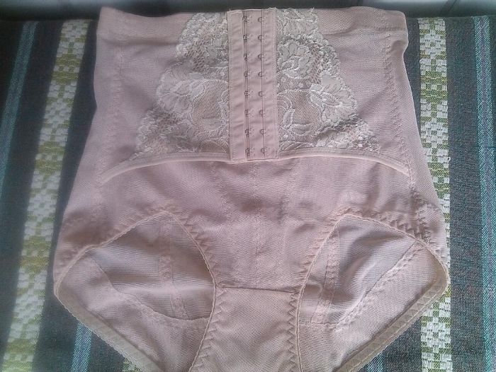 Жіноча корегуюча білизна