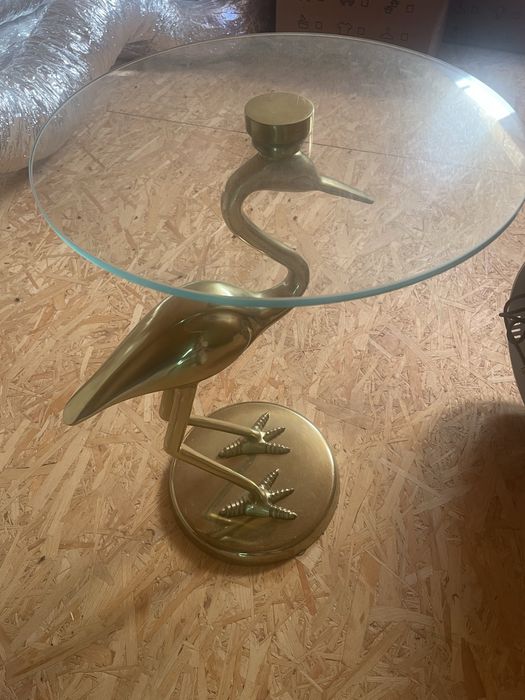 Stolik boczny z designerską nogą