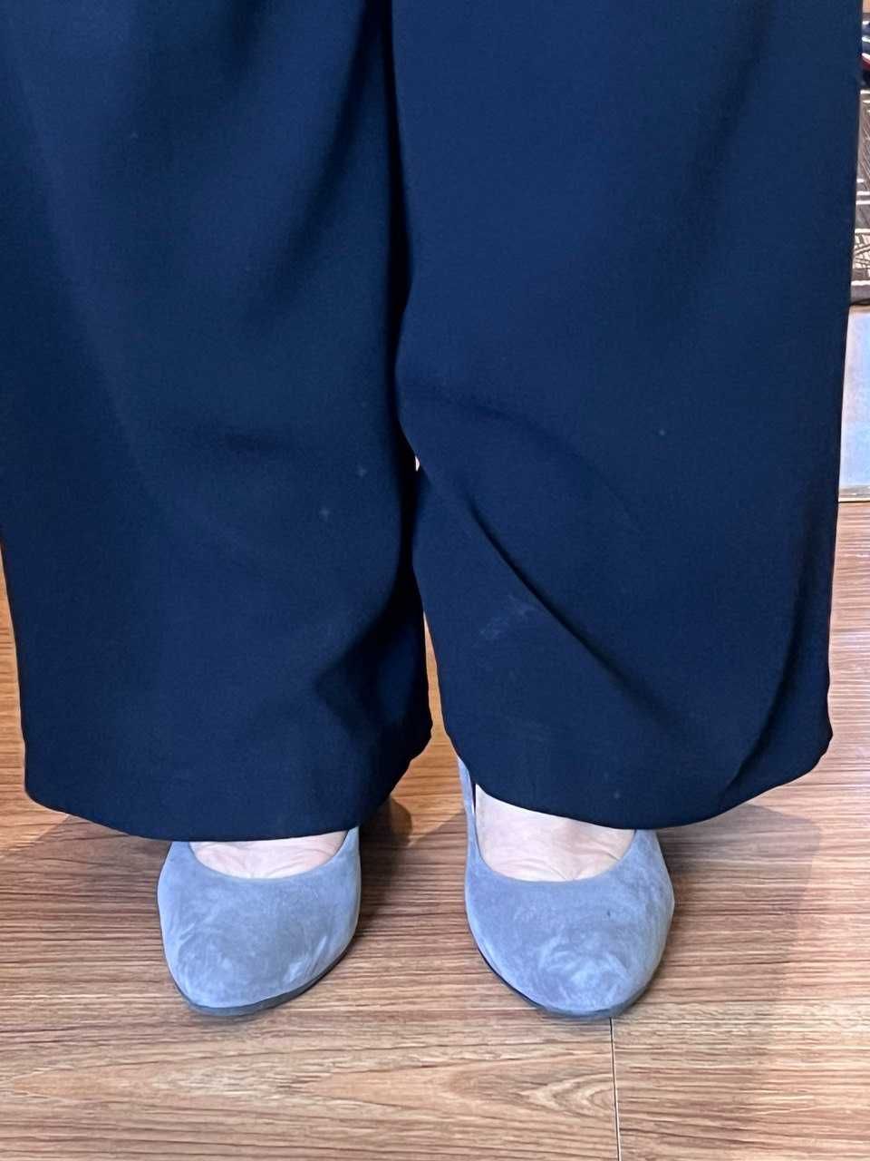 Жіночі сірі замшеві туфлі. Італія