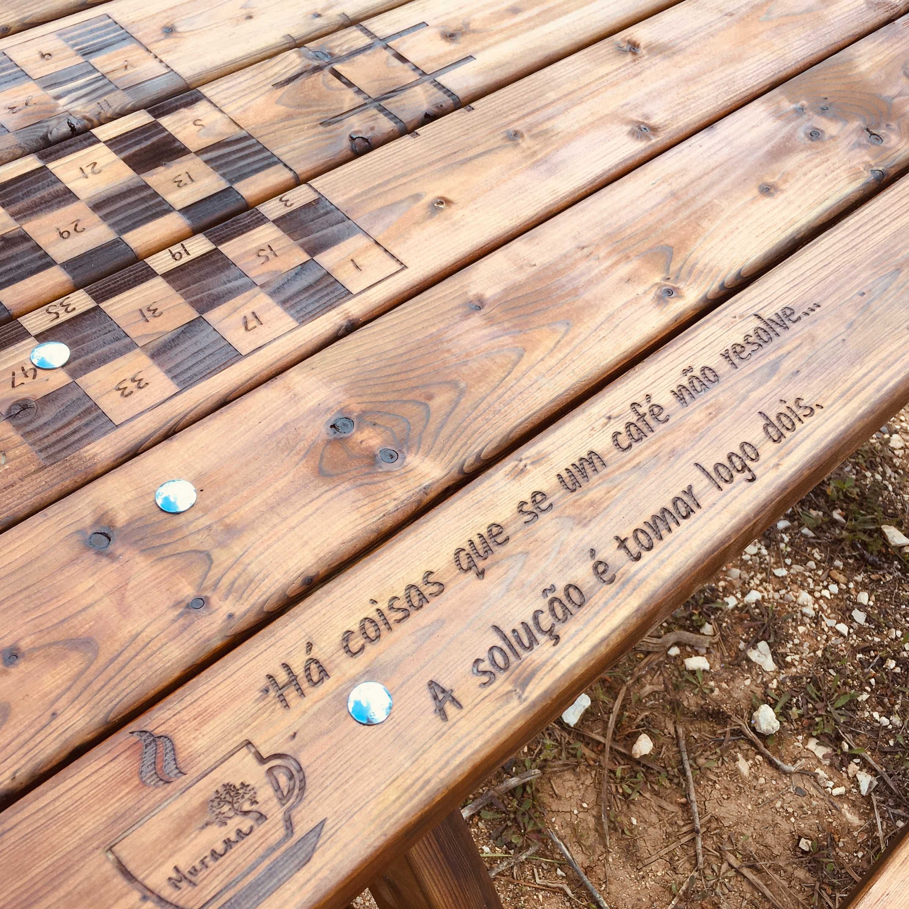 Mesa de Jardim com bancos | Personalizada por si