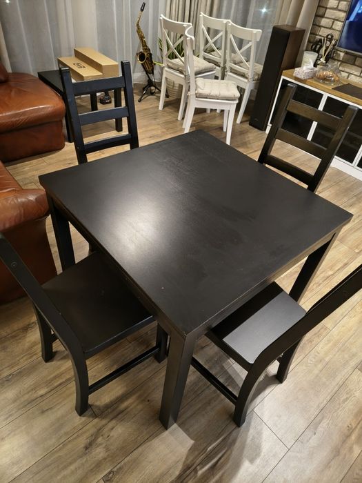 Stół rozkładany IKEA Bjustra i cztery krzesła