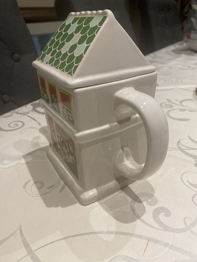 Bule em loiça vidrada e BD