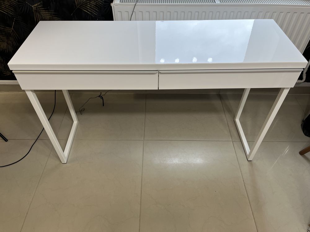 Białe lakierowane biurko Ikea stan idealny