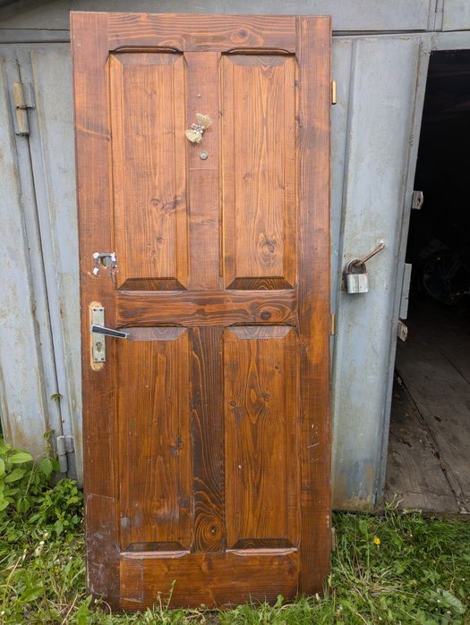 Двері дерев'яні з коробкою, вхідні