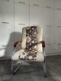 Fotel tapicerowany na nogach stalowych (dwie sztuki)