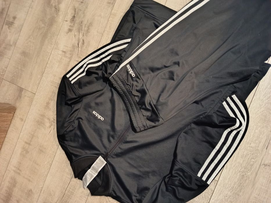 Czarny dres Adidas Originals – komplet (spodnie + bluza)