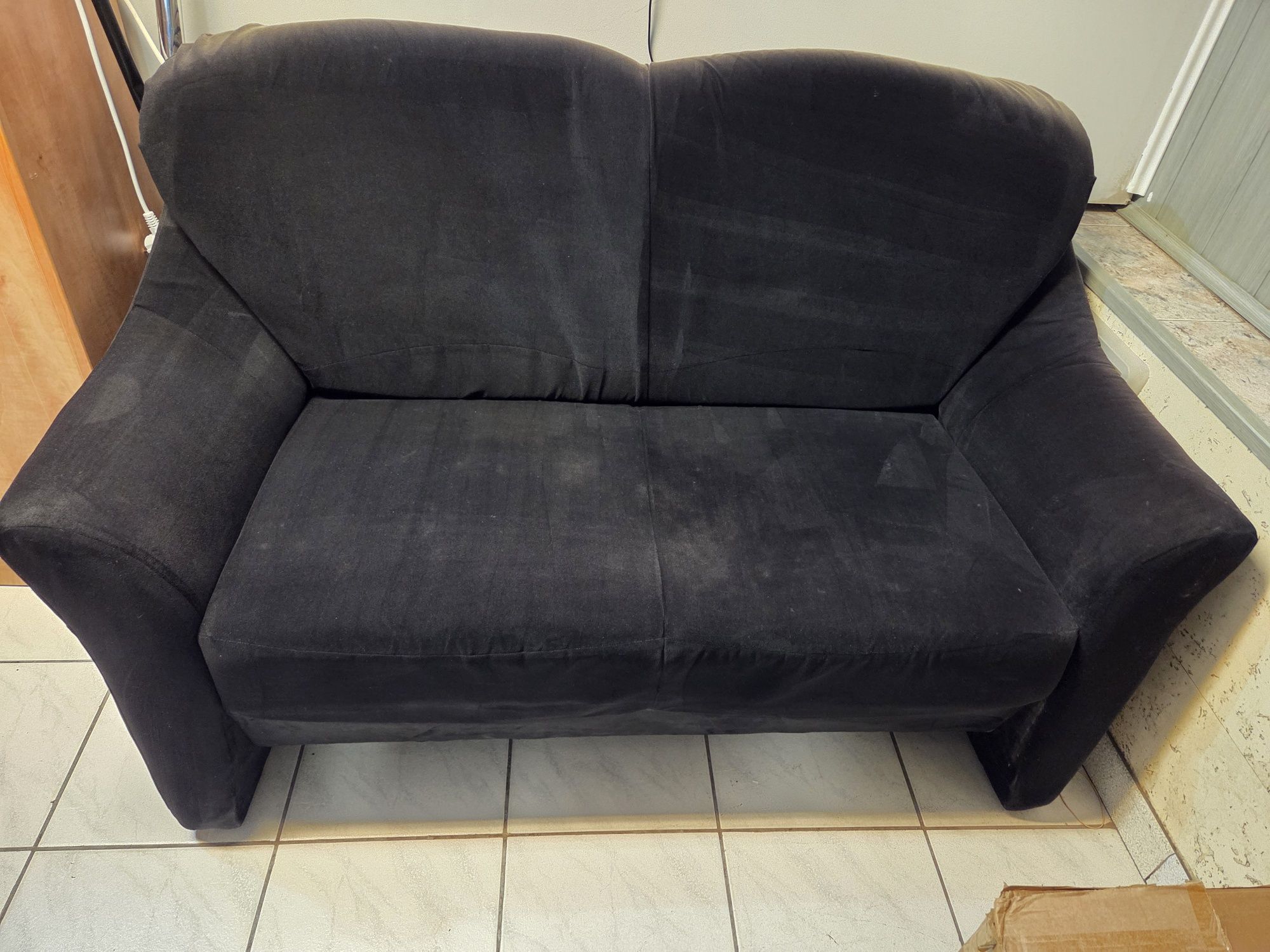 Czarna kanapa sofa 2 osobowa