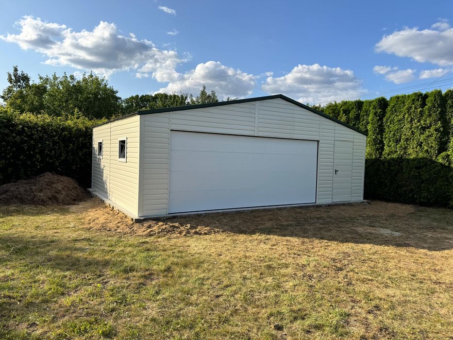 Garaz z bramą swgmentową dach na rąbek premia biały