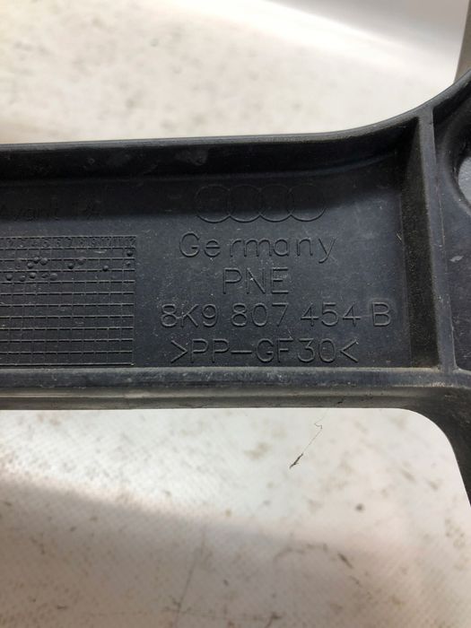 A4 B8 ślizg Zderzaka tył Prawy Kombi 8K9807454B