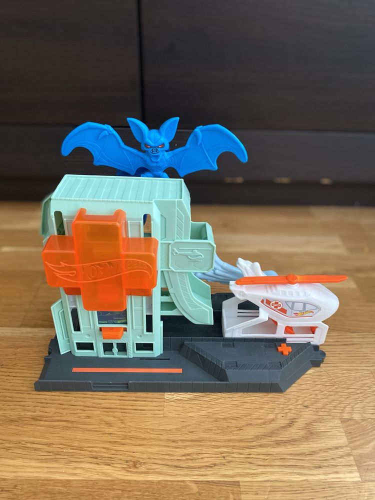 Hot wheels hospital