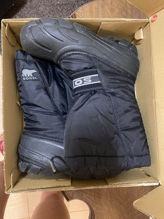 Обувь бесплатно. Размеры разные. Состояние почти новые