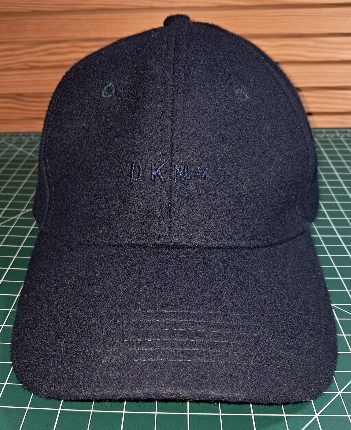 DKNY czapka z daszkiem granatowa wełna ekstra stan jak nowa unisex
